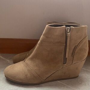 Size 10 Attention Wedge